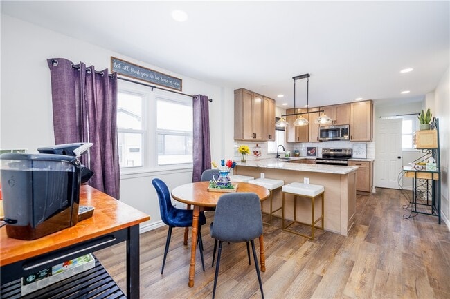 Building Photo - 207 W Ivy St