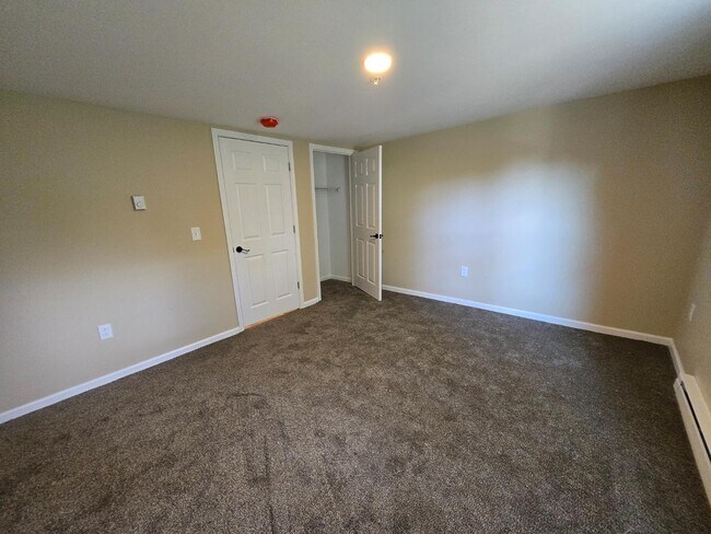 Building Photo - 109 2nd St