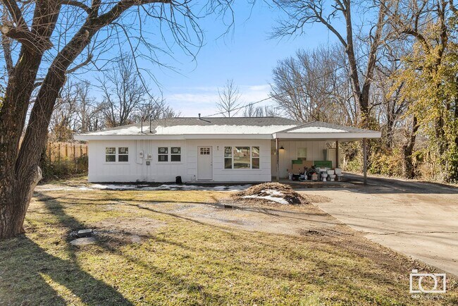 Building Photo - Hatfield Triplex 2