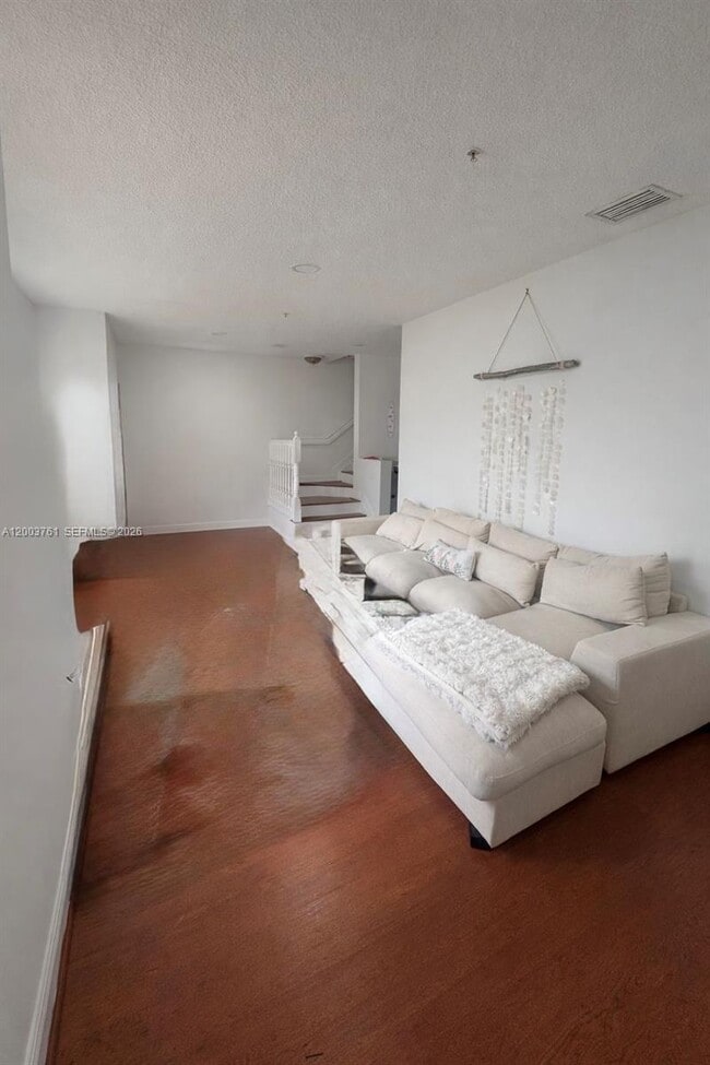 Building Photo - 556 NW 39th Cir