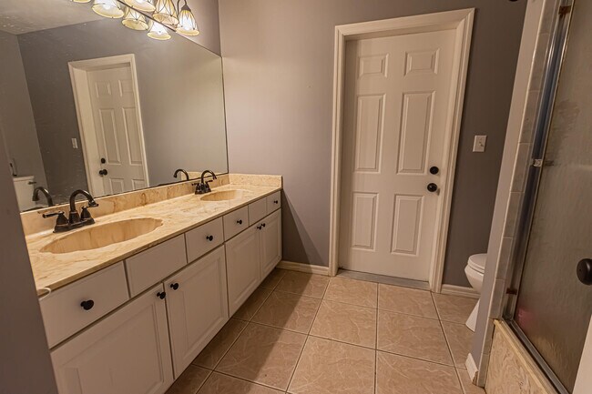 Building Photo - 1193 SW Live Oak Cove