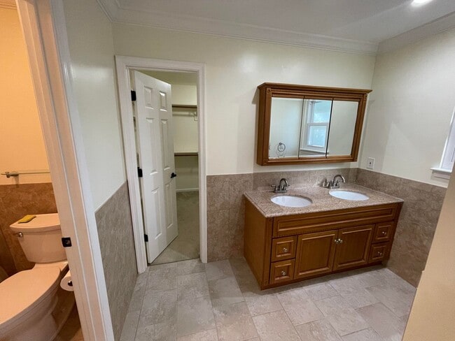 Building Photo - Beautifully updated home on large corner lot