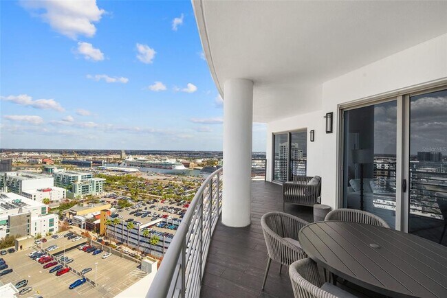 Building Photo - 1209 E Cumberland Ave