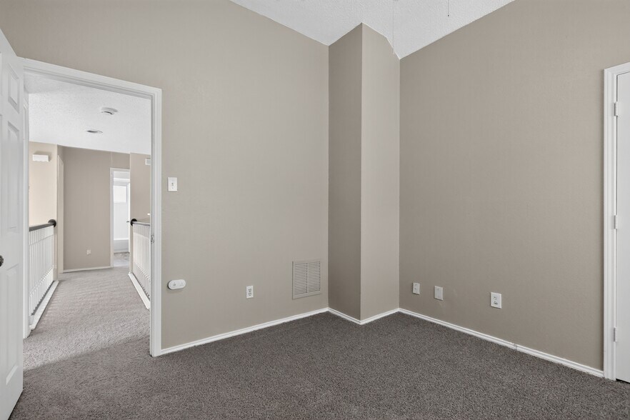 Building Photo - 1624 Ariel Dr