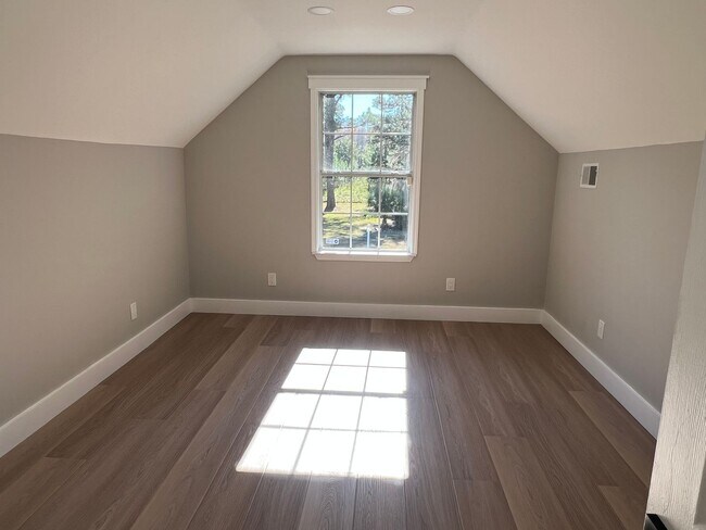 Building Photo - Remodeled Home with Excellent Location and...