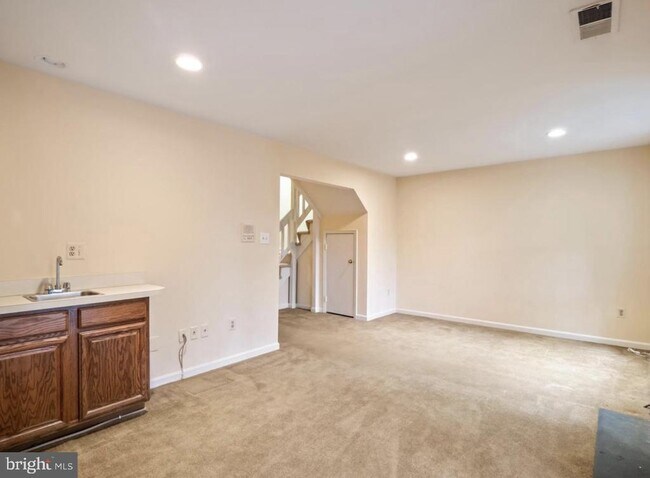 Building Photo - 6627 Westbury Oaks Ct