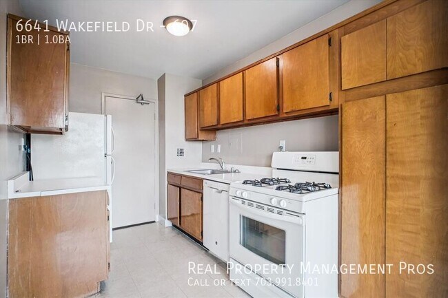 Building Photo - 6641 Wakefield Dr