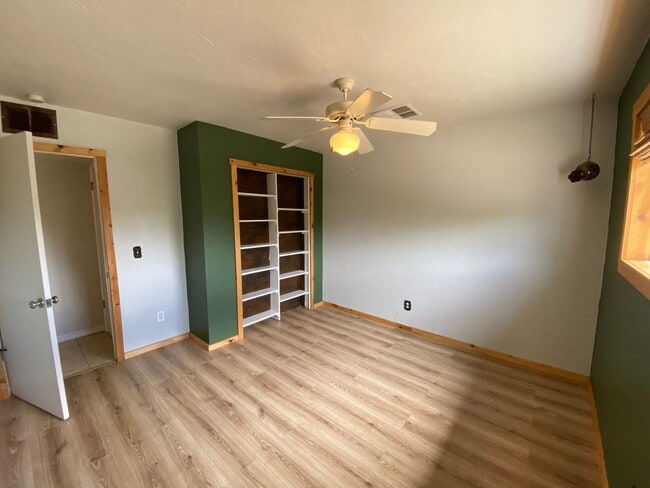 Building Photo - Beautiful Flagstaff Rental