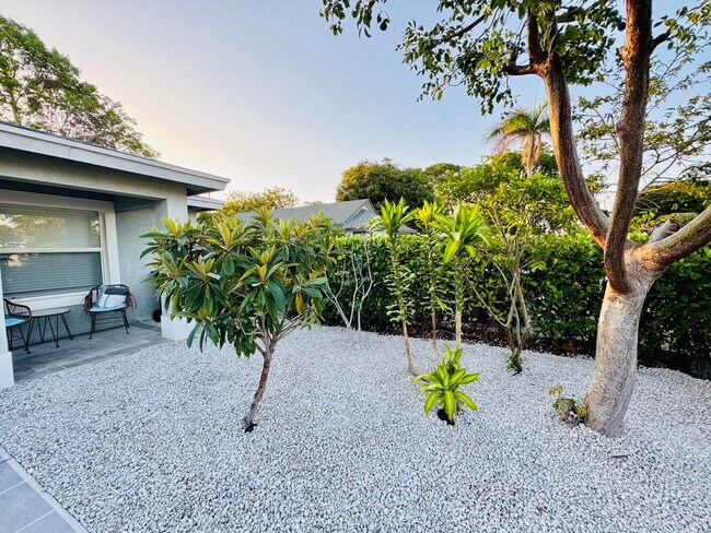 Building Photo - 601 N E St