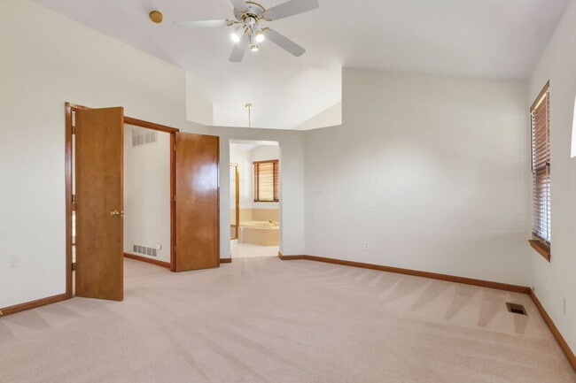Building Photo - 9584 Las Colinas Dr