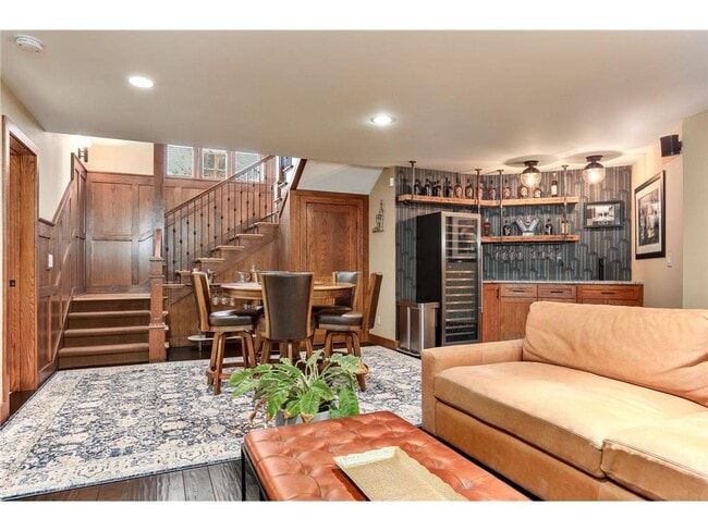 Building Photo - 2012 W Laurel Ave