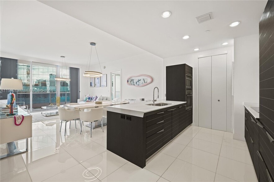Building Photo - 200 Biscayne Boulevard Way