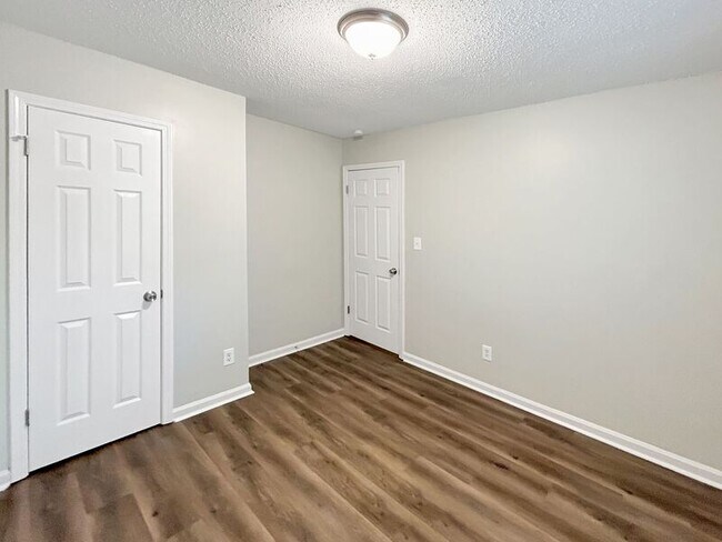 Building Photo - 106 Greenwood Cir