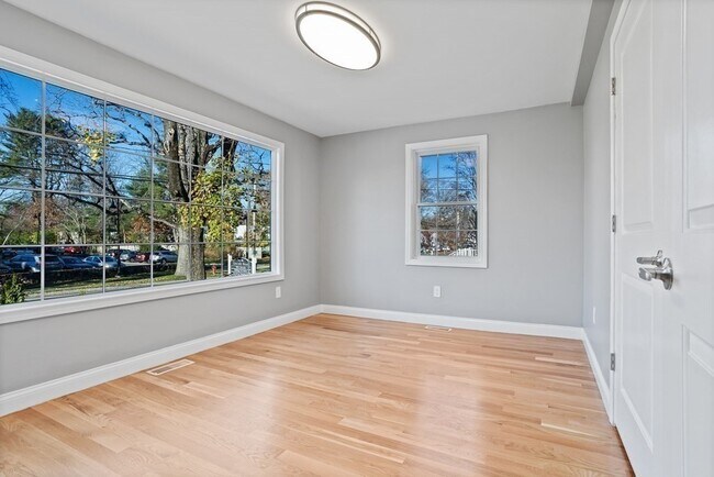 Building Photo - 144 Lincoln Rd