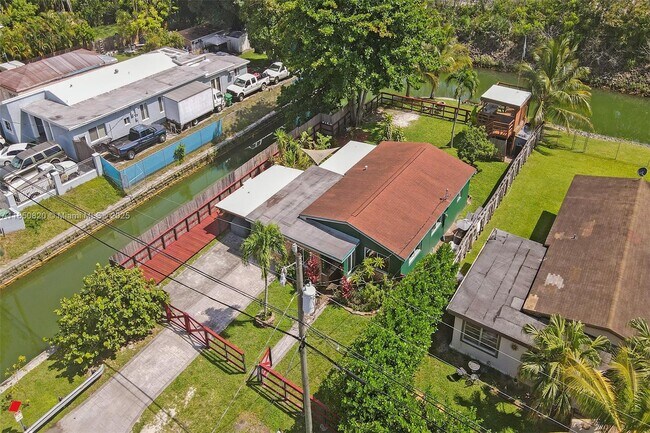 Building Photo - 7245 S Waterway Dr