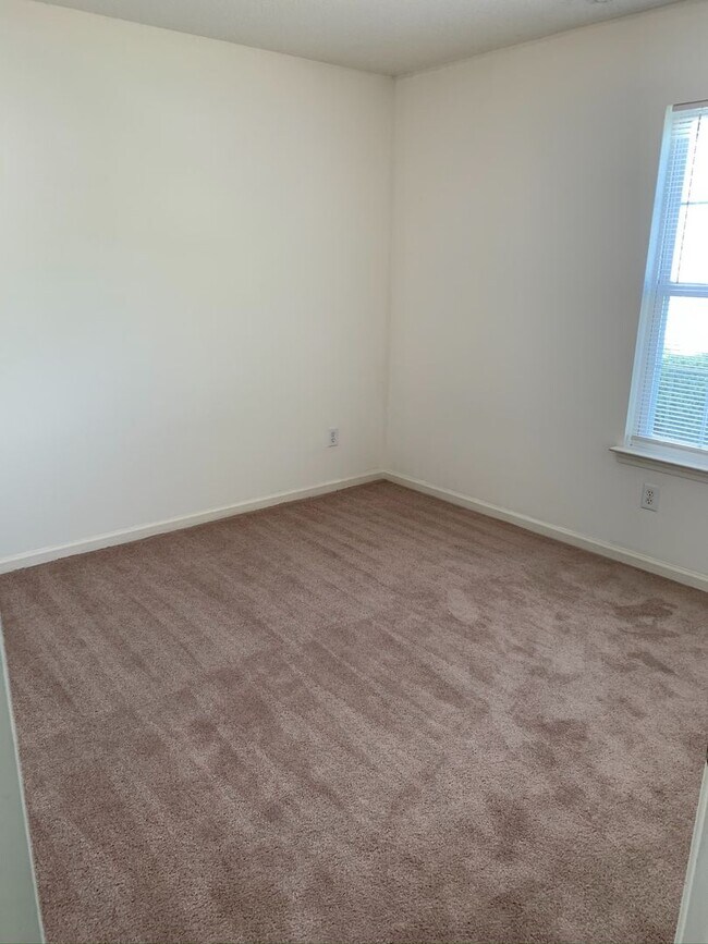 Building Photo - 1480SF 3BR 2BA