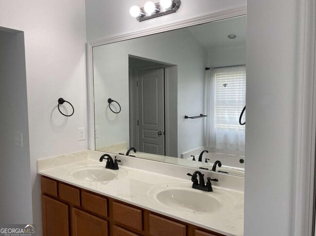 Building Photo - 5620 Beaver Ridge Dr