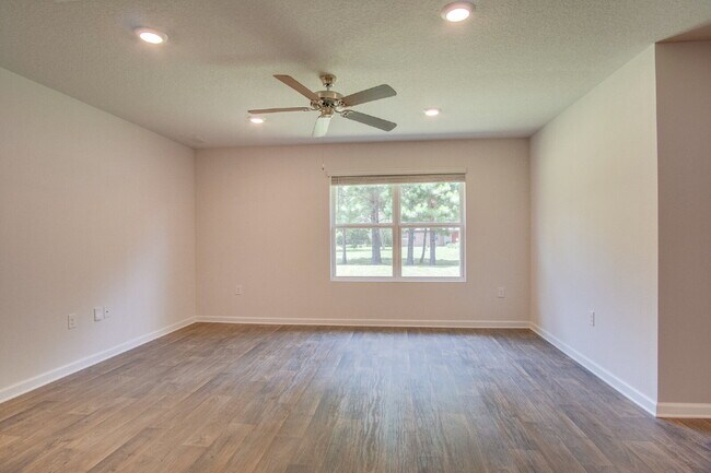 Building Photo - 4BR Home Near Shopping & Navy Federal – $2...
