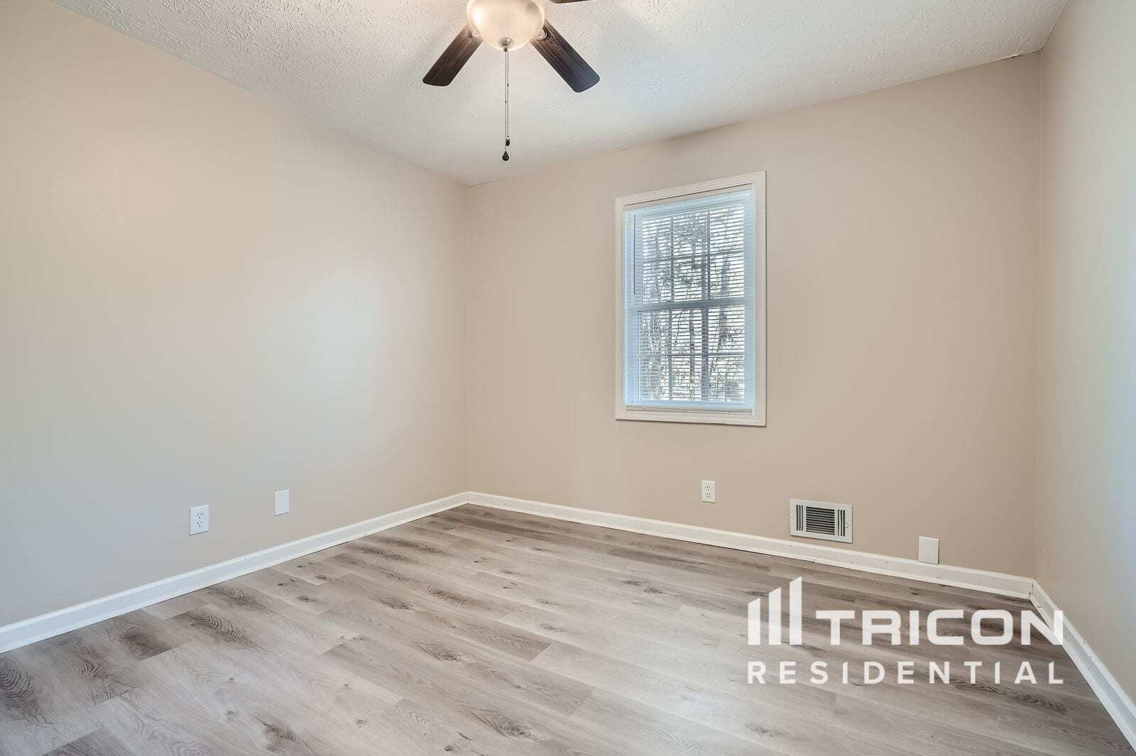 Building Photo - 155 Rock Garden Terrace N W