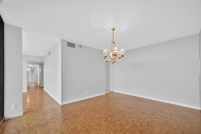 Building Photo - 5001 Woodway Dr