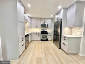 Building Photo - 1010 Bashford Ln