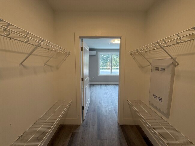 Building Photo - 251 Sladen St