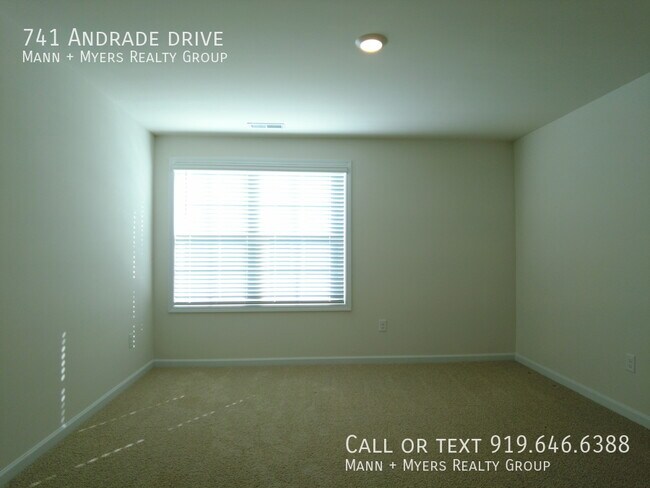 Building Photo - 741 Andrade Dr