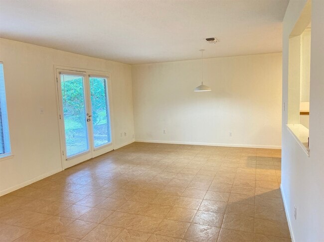 Building Photo - 2733 Davis Ave