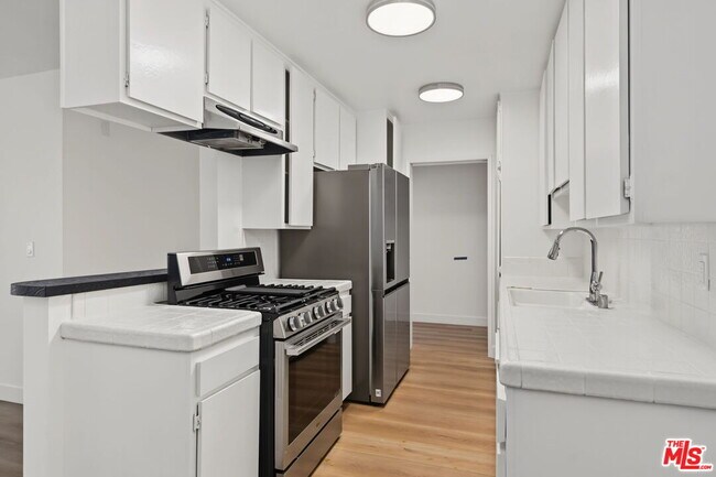 Building Photo - 16169 Sunset Blvd