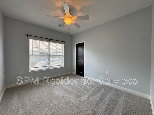 Building Photo - 618 Condo Club Dr