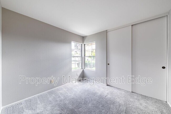 Building Photo - 576 Pine Valley Rd