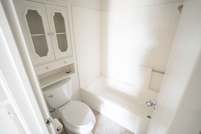 Building Photo - COMING SOON! Santa Fe Double Primary Condo in Valencia!