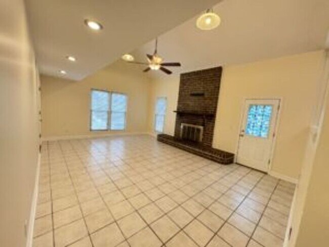 Building Photo - 602 Fairington Dr