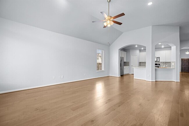 Building Photo - 133 Camella St
