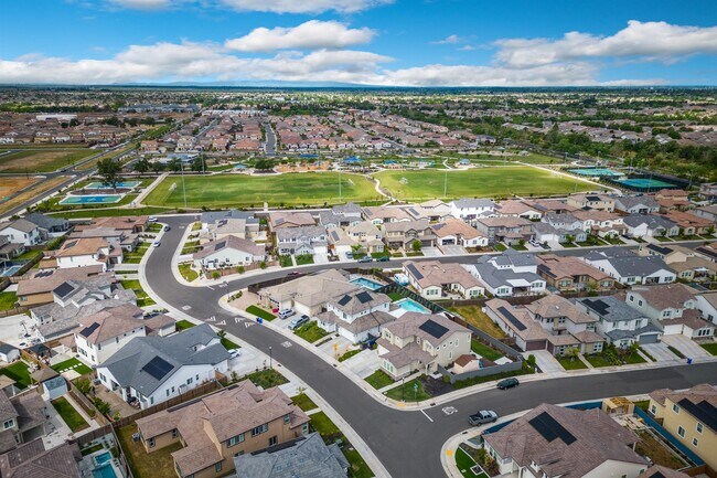 Building Photo - 10068 Carinata Dr
