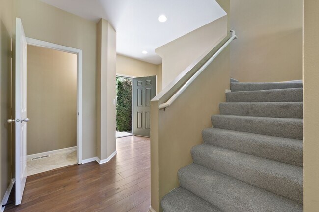 Building Photo - 1094 Ebbets Dr