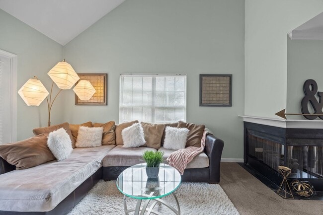Building Photo - Stunning Townhome for Rent in Whitsett!