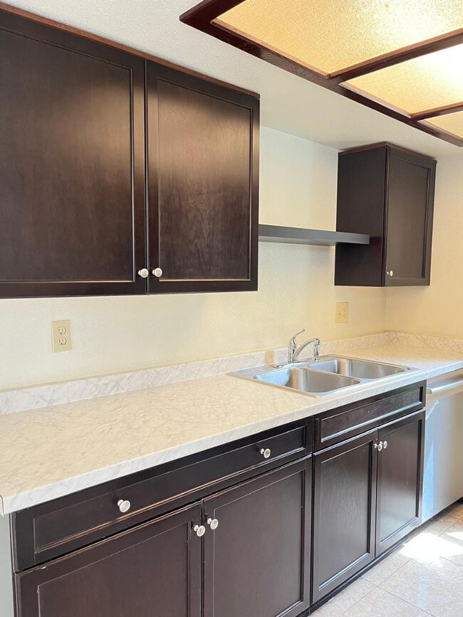 Building Photo - 3119 W Cochise Dr