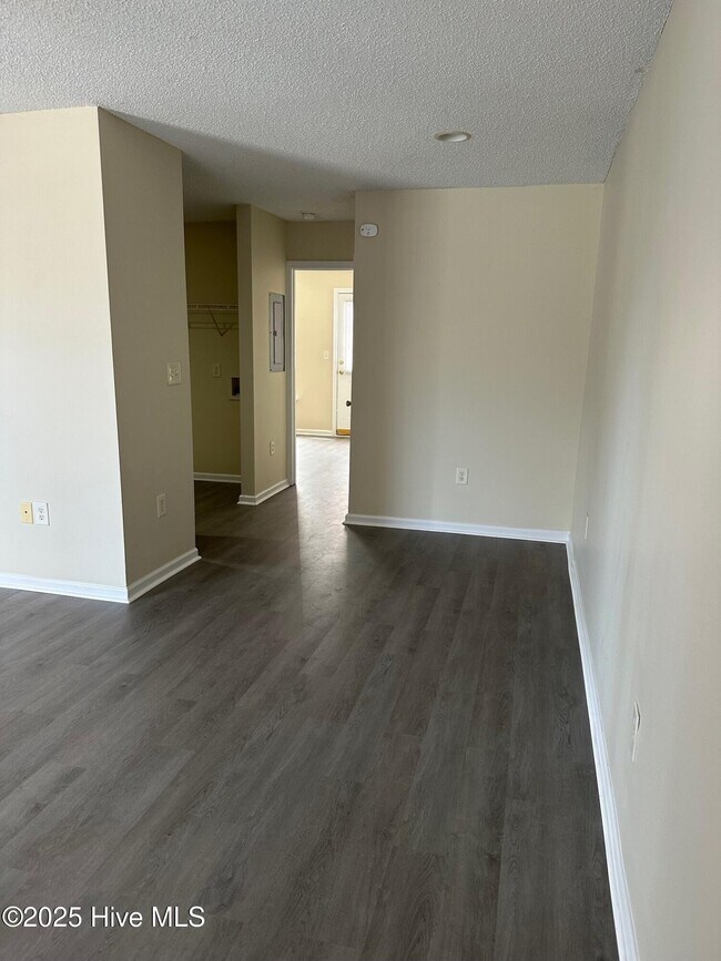 Building Photo - 4465 Magellan Ct