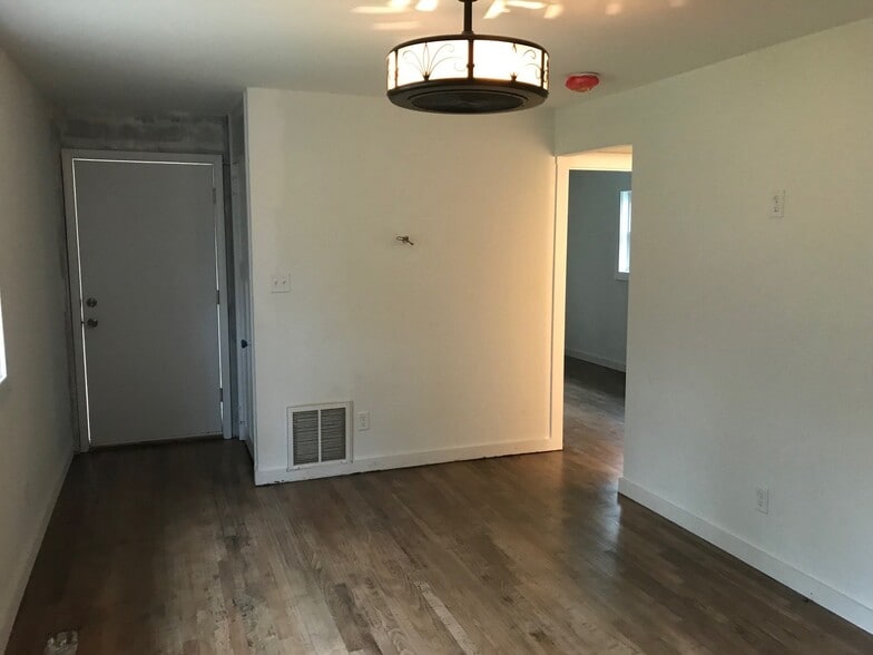 Building Photo - 6205 Darby Dr