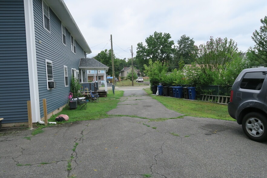 Building Photo - 12 N Maple Ave