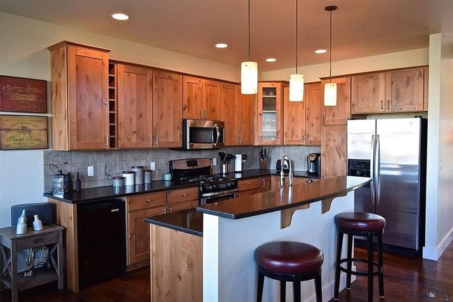 Building Photo - Gorgeous home in Loyal Garden Subdivision.
