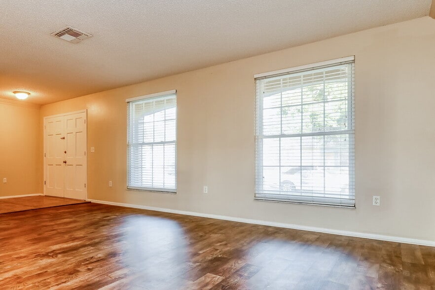 Building Photo - 13021 Sirius Ln