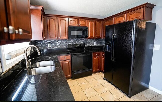 Building Photo - 853 E 167th Ct