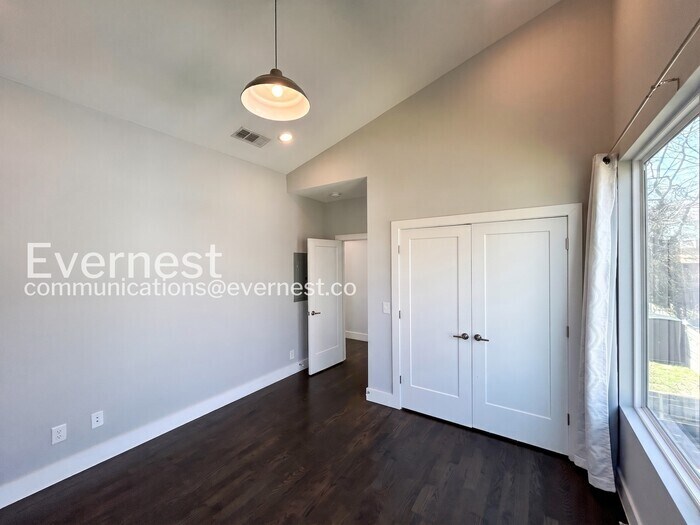 Building Photo - 915 Delmas Ave