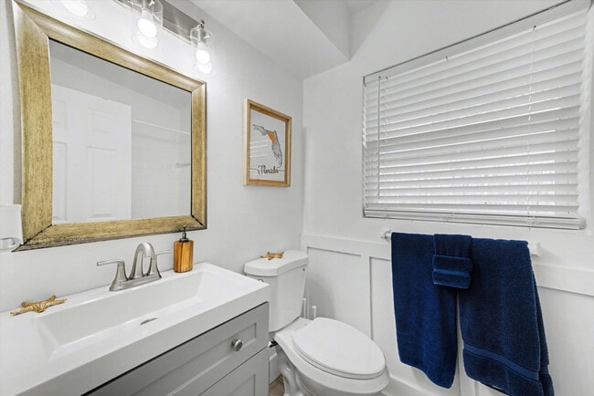 Building Photo - 711 E Gulf Blvd