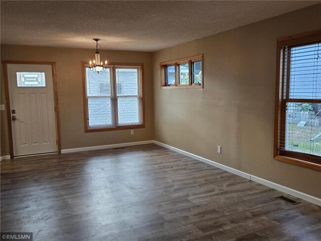 Building Photo - 614 S 19th Ave