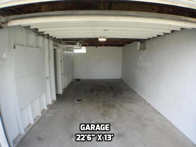 Building Photo - Three bedroom home excellent neighborhood