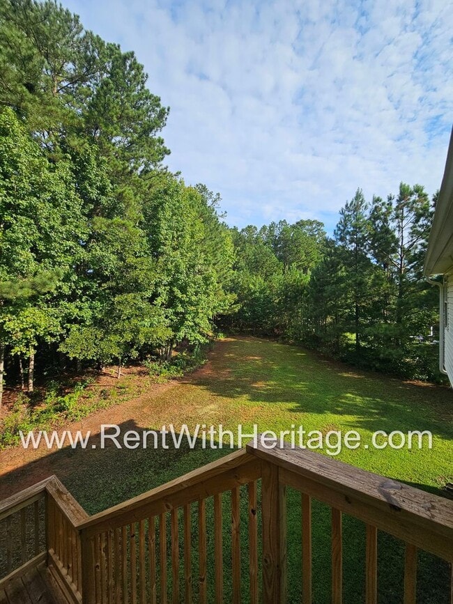 Building Photo - Gorgeous 5 bedroom/ 3 bath/ Upgrades Galor...