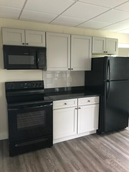 Building Photo - 82 Lake St